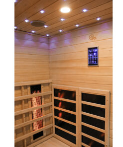 Notranjost savne ji180 - zvezdnato nebo, nadzorna plošča ter stranski in hrbtni grelci.