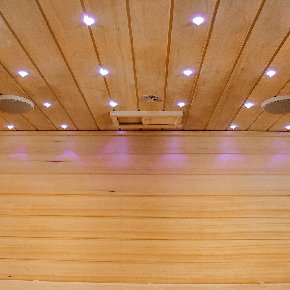 Zvezdnato nebo na stropu savne.