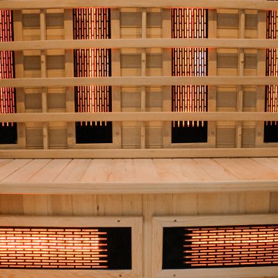 Klop in hrbtni grelci infrardeče savne.