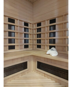 Notranjost kotne savne JKI150 za 4 osebe.