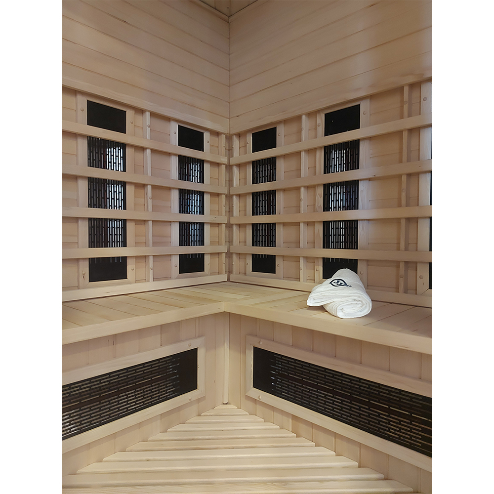 Notranjost kotne savne JKI150 za 4 osebe.