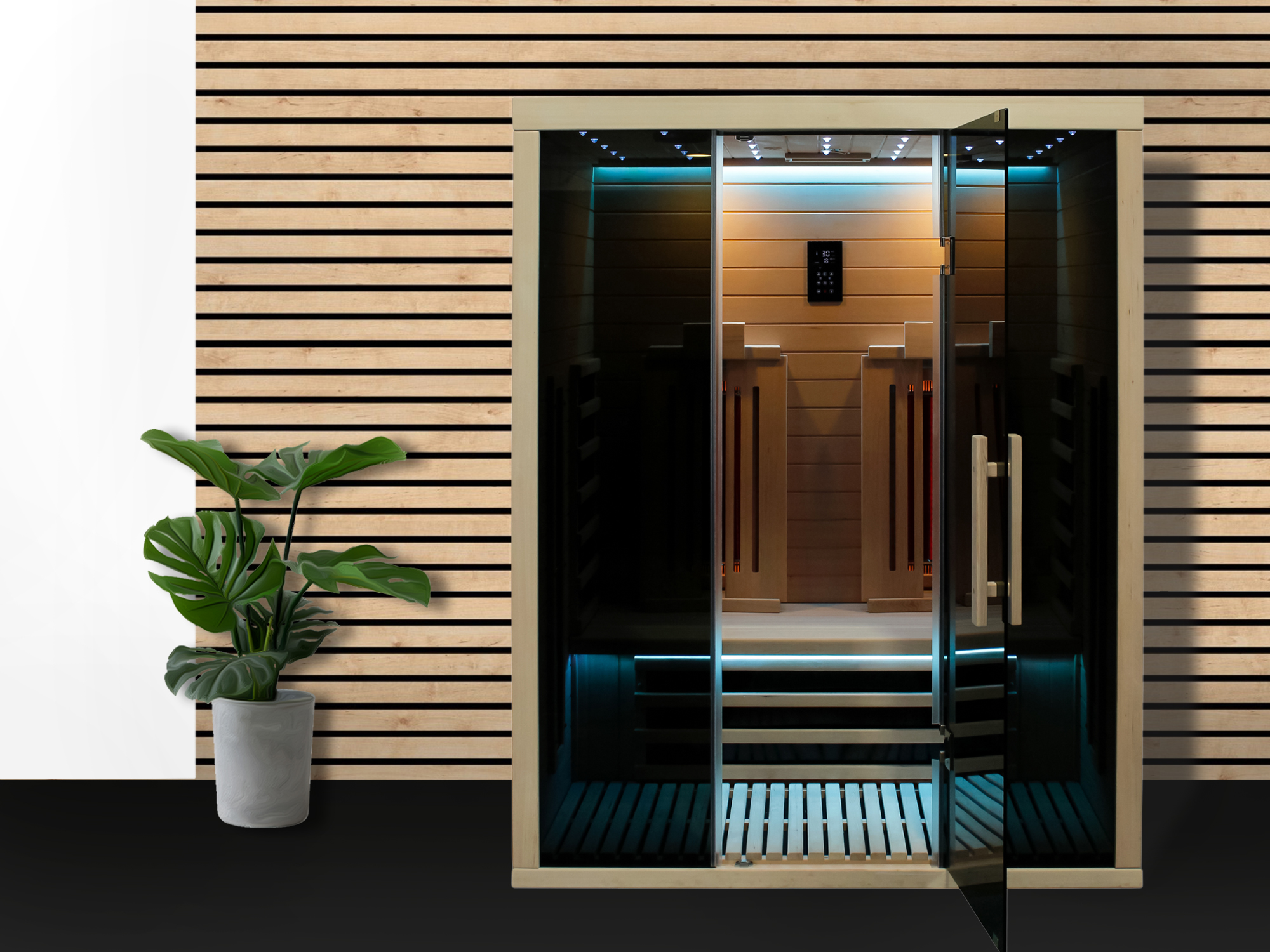 Savna JIP s črnimi stekli, odprtimi vrati in prižganimi grelci.