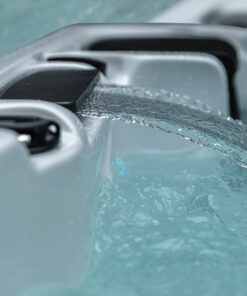 Slap v masažnem bazenu Beta 623.