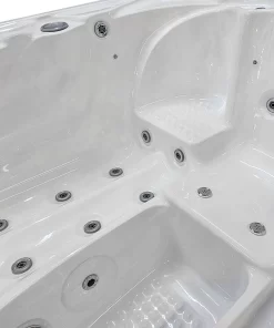 Beta 521 interior of the massage pool.