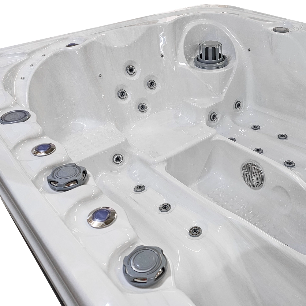 Pop-up fountains in the pool Gamma 321.