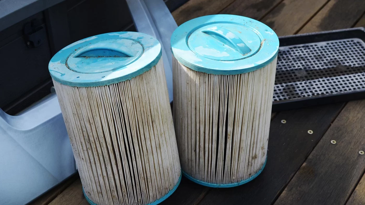 Umazani filtri masažnega bazena.