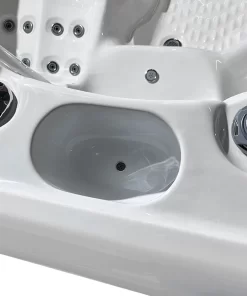 JJSPA Beta 615 has a place for drinks.